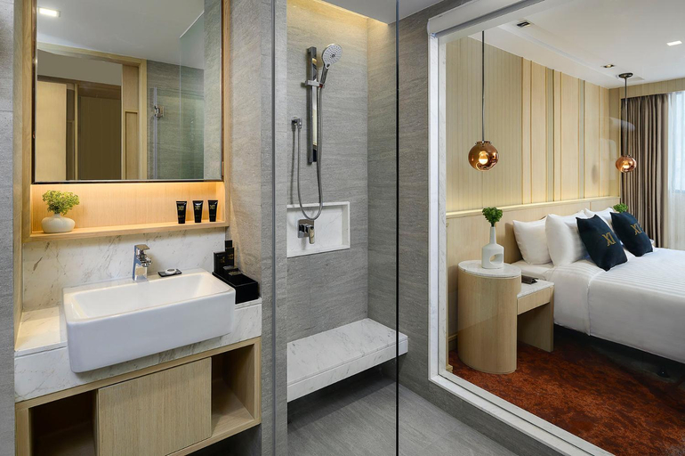 Bathroom 14