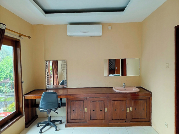 Dining Room 7
