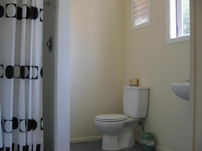 Bathroom 3, Glowworm Motel, Waitomo