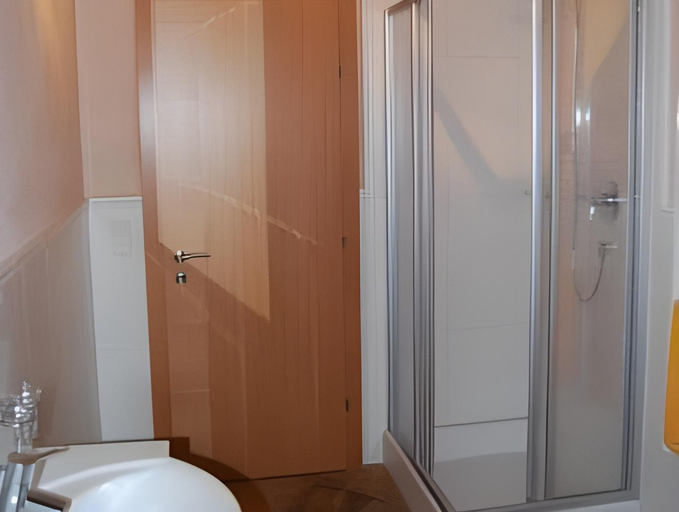 Bathroom 3, Berggasthof Barnstatt, Kufstein