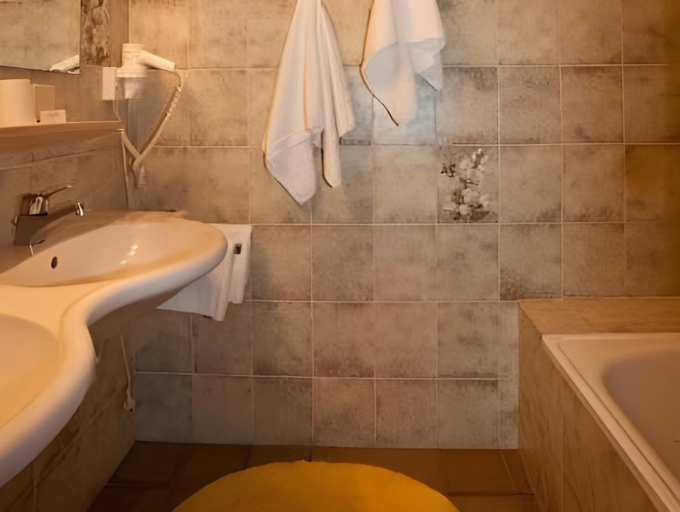 Bathroom 3, Gasthof-Appartements Sportalm, Spittal an der Drau