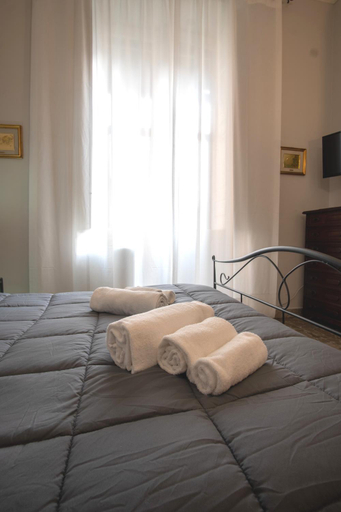 Others 4, Aci B&B, Catania