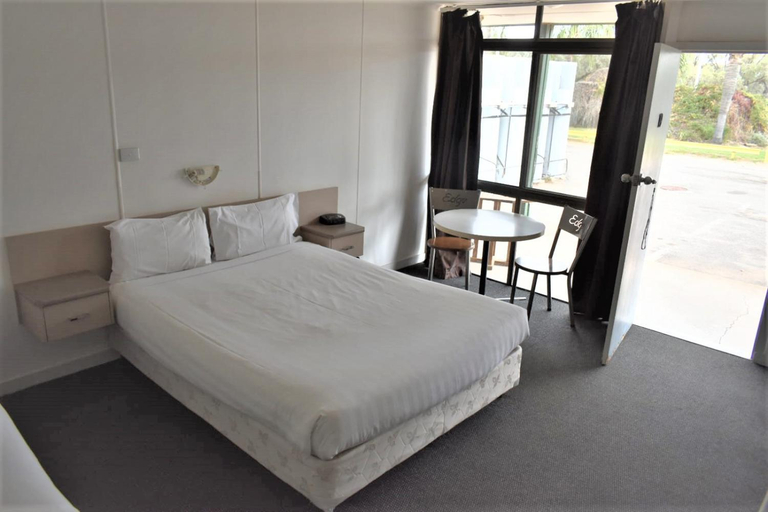 The Edge Motel, Wentworth