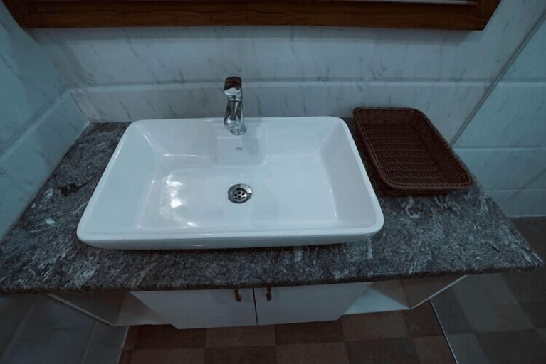 Bathroom 3, Gavadana Resort Coorg, Kodagu