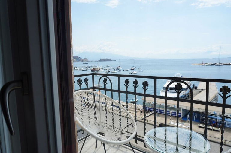 Others 5, Gram Suites, Napoli