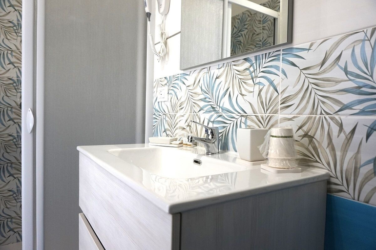 Bathroom 5, La Scala del Moro Rooms- Dolce Risveglio, Agrigento