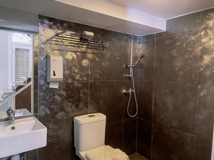 Bathroom 8
