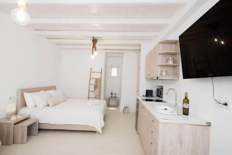 Bedroom 3, Romantic Mykonian Oasis Suite w Jacuzzi, South Aegean