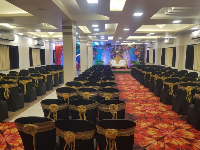Others 4, Hotel Shiva Punjab, Malegaon, Nashik