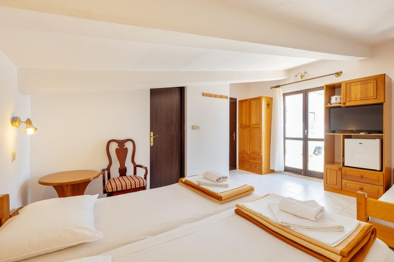 Others 5, Radic Rooms