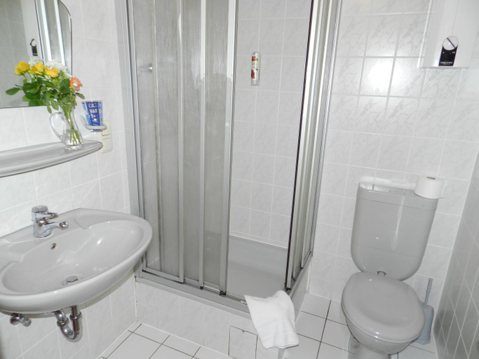 Bathroom 2, Weingut Stassen, Mainz-Bingen