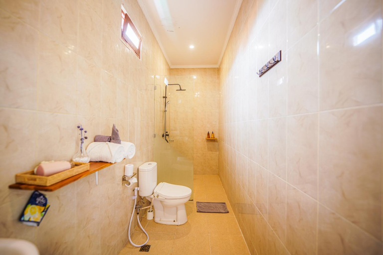 Bathroom 4, Shortcut Breeze Guesthouse, Badung