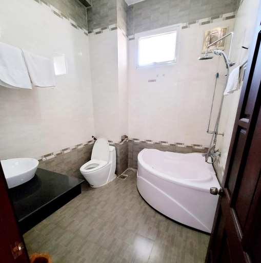 Bathroom, Ho Tay Hotel, Thủ Dầu Một