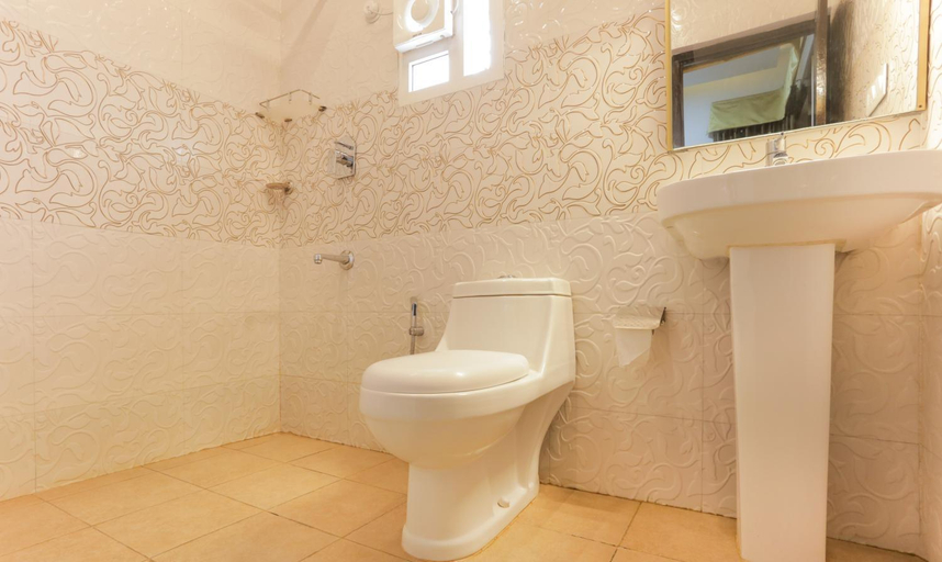Bathroom 3, Dvaraka Inn, Bangalore