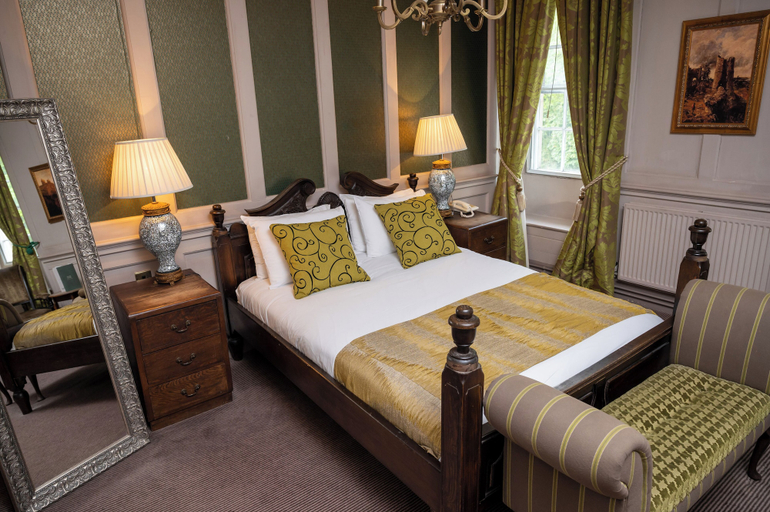 Bedroom 2, Cross Hands Hotel Old Sodbury by Greene King Inns, South Gloucestershire