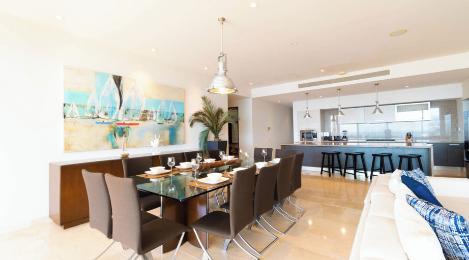 Food & Drinks, Cruz de Huanacaxtle Arena Blanca 408, Compostela