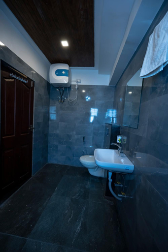 Bathroom 5, Hotel Mittal Garden, Jalpaiguri