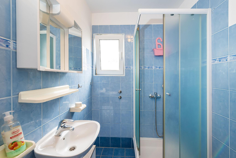 Bathroom 4, Nice Apartment Silvia 1 for 4 Persons, Novalja