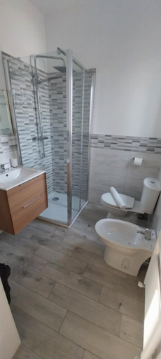 Bathroom, Casa dei Gelsomini, Trieste
