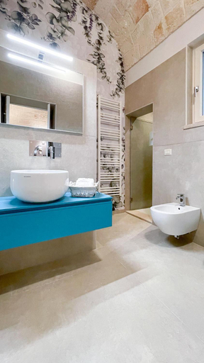 Bathroom 5, Palazzo Palasciano, Bari
