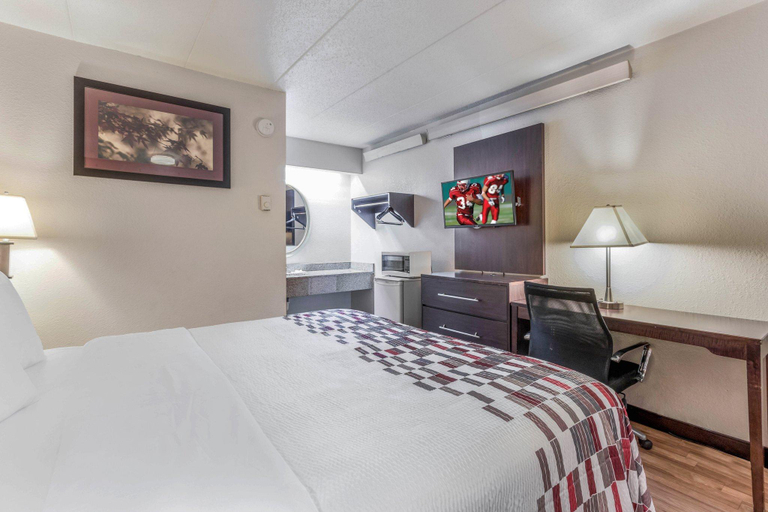 Bedroom 3, Red Roof Inn Columbia, MO, Boone