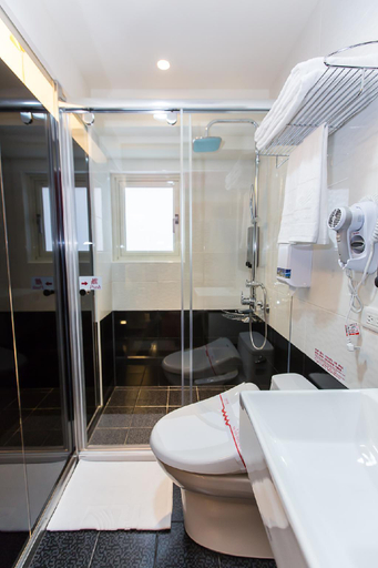 Bathroom 14