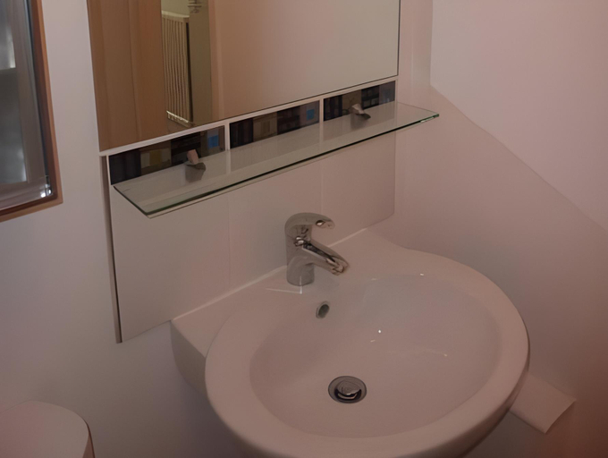 Bathroom 4, WynnStay Studio Apartments, Southend-on-Sea