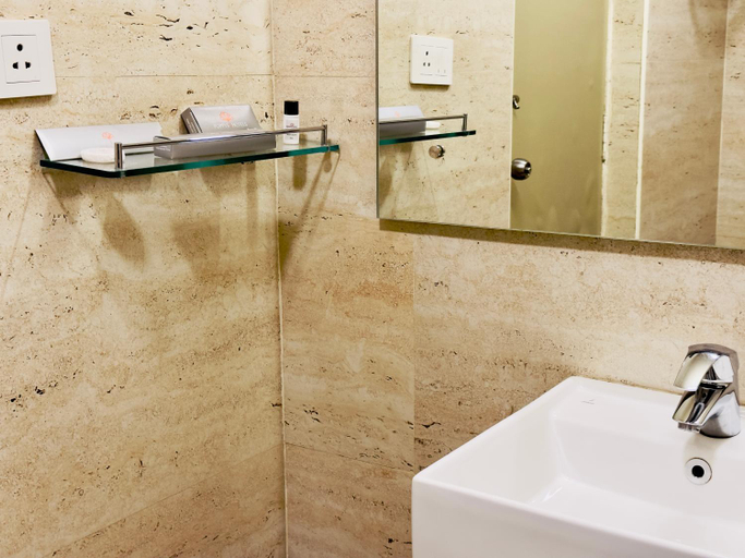 Bathroom 12