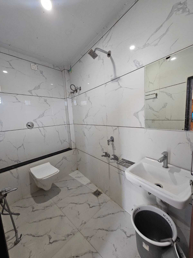 Bathroom 3, Joshi Yatri Gruh, Ujjain