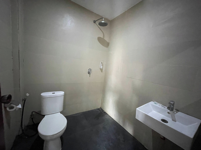 Bathroom 16
