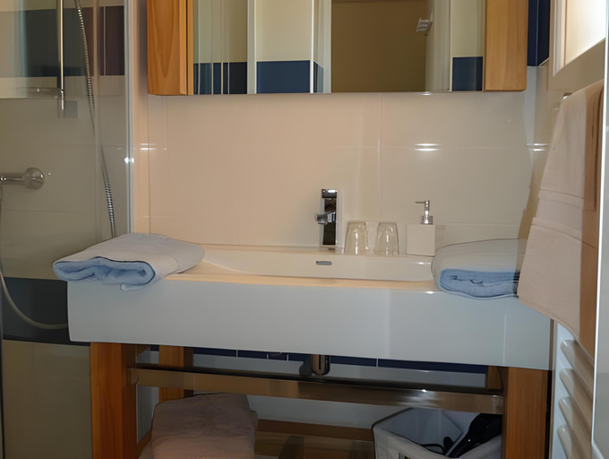 Bathroom 2, L' Escale Tranquille, Hérault