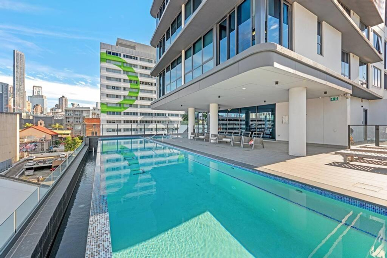 Great located unit/Private Balcony, Pool,Gym,Parking, Fortitude Valley