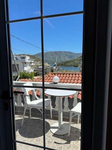 Others 3, Villa Reshat Caca, Sarandës