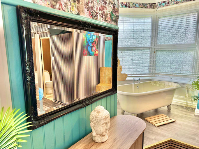 Bedroom 2, Blue Buddha - Lemur Lodge - Two Bedroom Apartment with Garden and Hot Tub - Free Parking - Close to , Bournemouth