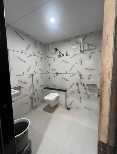 Bathroom 4, Joshi Yatri Gruh, Ujjain