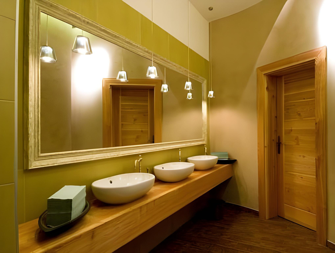 Bathroom 2, Putnicky mlyn, Malacky