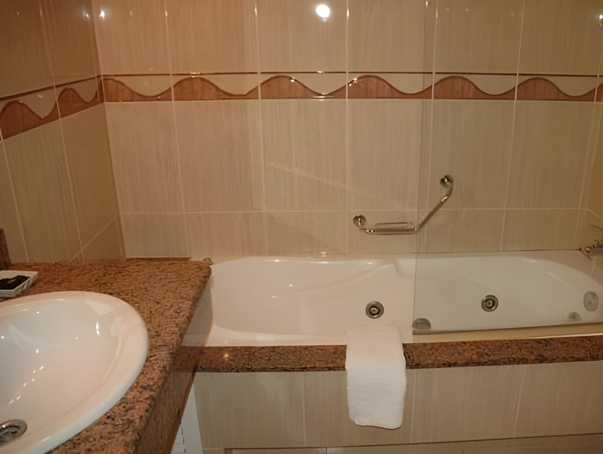 Bathroom 3, Hotel Costa Verde, Pontevedra