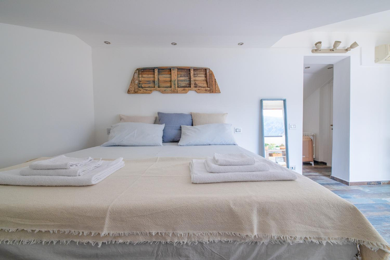 Bedroom 1, Max Apartment, Como