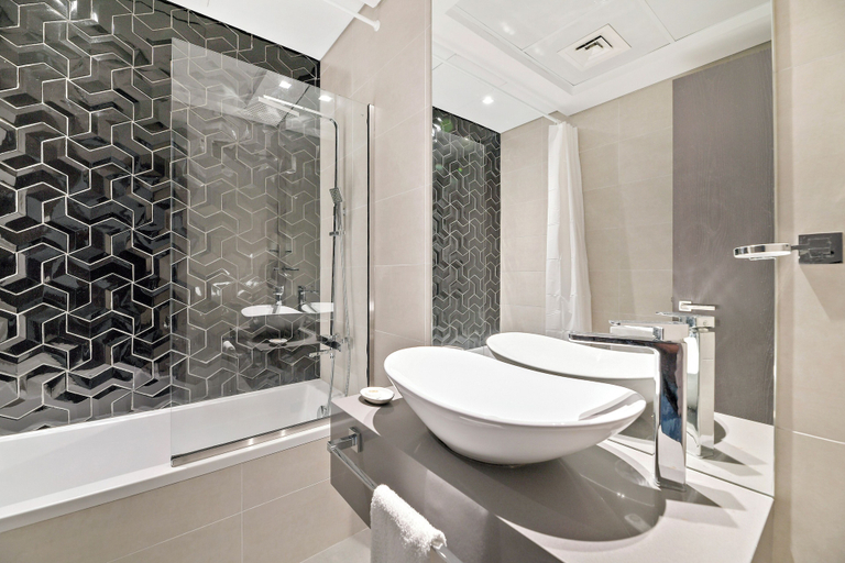 Bathroom, Silkhaus Goldcrest Executive, Dubai