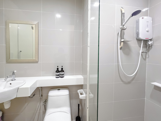 Bathroom 11
