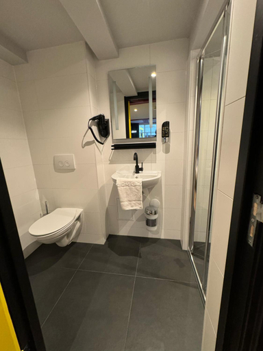 Bathroom 4, Budget Hostel Heart of Amsterdam, Amsterdam