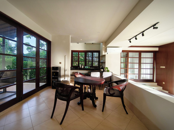 Dining Room 8