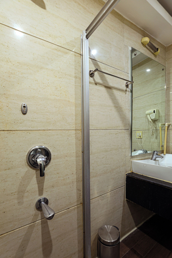 Bathroom 3, OPO Premier GK, Delhi