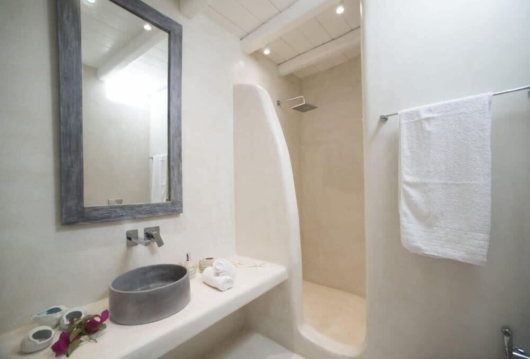 Bathroom 5, Romantic Mykonian Oasis Suite w Jacuzzi, South Aegean