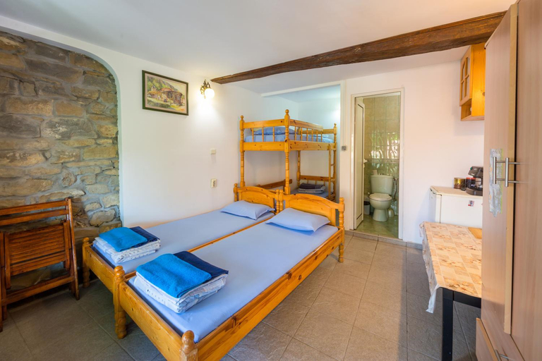 Bedroom 2, Hostel Pashov, Veliko Tarnovo