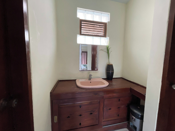 Bathroom 16