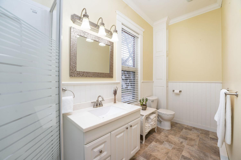 Bathroom, The Copeland, Columbia-Shuswap