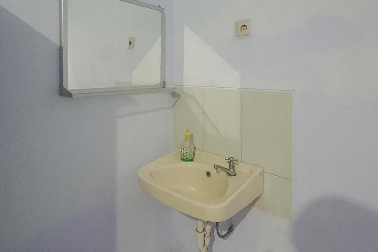 Bathroom 11