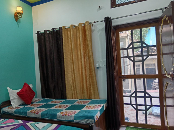 Bedroom 3, Hotel Tejas, Rudraprayag