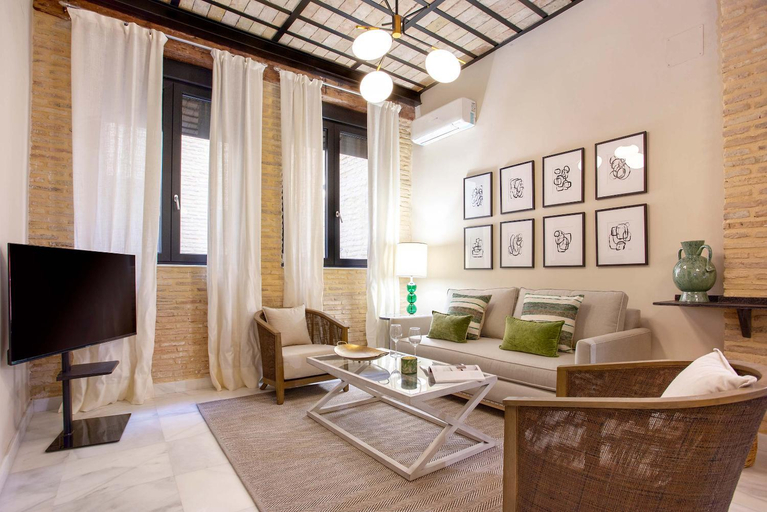 Others 5, Genteel Home Acetres, Sevilla